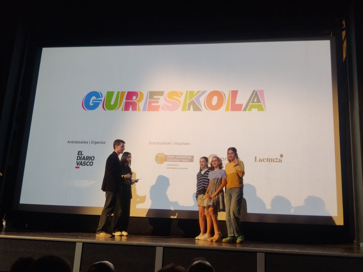 Beste urte batez Oianguren institutuak <a href="/diariovasco/">El Diario Vasco</a>-k antolaturiko #GureEskola proiektuko itxiera ekitaldian parte hartu zuen. Eskerrik asko antolatzaileei eta zorionak gure ikasleei, beraien lana goraipatua izan baitzen. 
<a href="/oianguGE/">Oiangu guraso elkartea</a> <a href="/ArantxaGarmend2/">Arantxa Garmendia</a> <a href="/garlegor/">Gorka Arretxe</a> <a href="/BaikaraF/">Baikara Federazioa</a> <a href="/EHIGE1/">EHIGE</a>