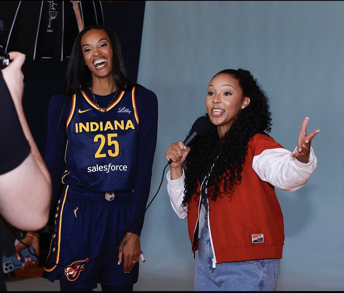 liv_west_'s tweet photo. Season loading… 🔥 

Got to jump in on @IndianaFever Media Day and grab some fun behind-the-scenes interview content with the players!

#NowYouKnow #IndianaFever #WNBA #FeverFam #WNBAMediaDay #oliviawesthosts #oliviawestwnbahost #indianafever #wnba #wnbateam #mediaday #indiana https://t.co/sAK7flmiI3