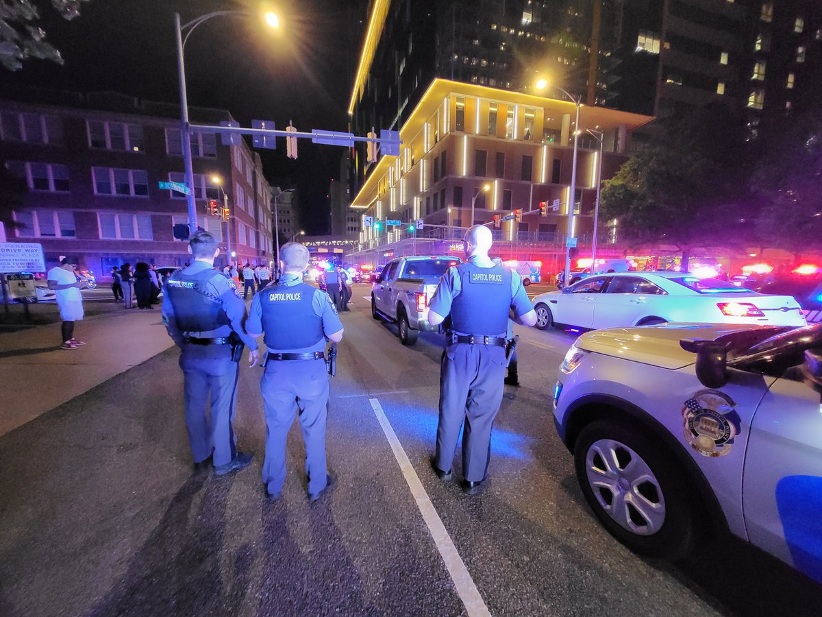 Va Capitol Police (@vacapitolpolice) on Twitter photo Thank you to our officers who participated in last night's 2025 Goodnight Lights event for <a href="/childrensatvcu/">Children's Hospital of Richmond at VCU</a> organized by <a href="/VCUPD/">VCU Police</a>. We are sending love and support to all of the brave kids and families! 🚓🚒✨ #GoodnightLights #CHoR Thank you to our officers who participated in last night's 2025 Goodnight Lights event for <a href="/childrensatvcu/">Children's Hospital of Richmond at VCU</a> organized by <a href="/VCUPD/">VCU Police</a>. We are sending love and support to all of the brave kids and families! 🚓🚒✨ #GoodnightLights #CHoR