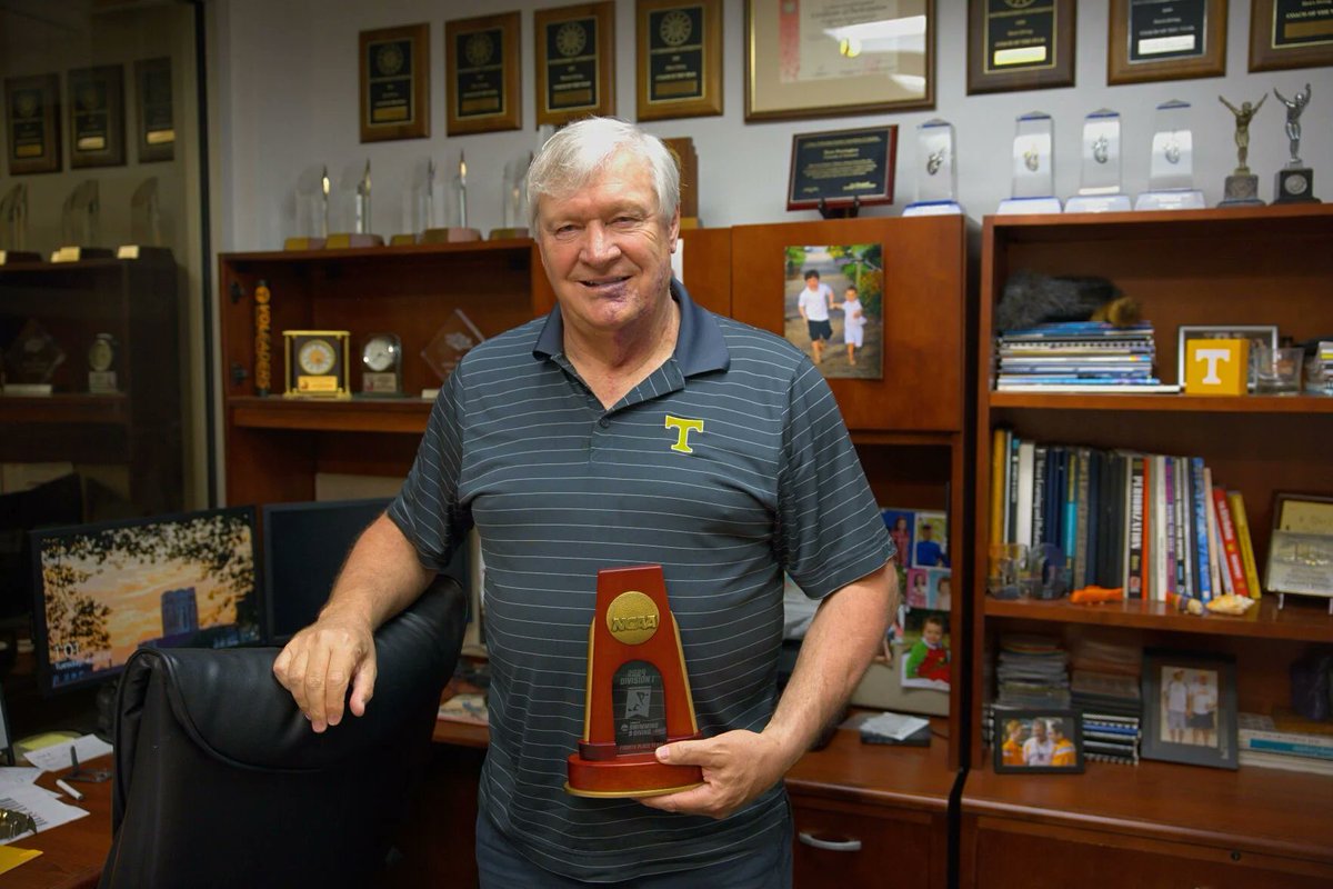 "Winning is living" is only three words.  

But Dave Parrington made a 35-year-lasting impact with the phrase. As he prepares for retirement, Parrington can look back at the trail he's left behind. 

 "It really changed the trajectory of my life." 

🔗utdailybeacon.com/sports/swimmin…