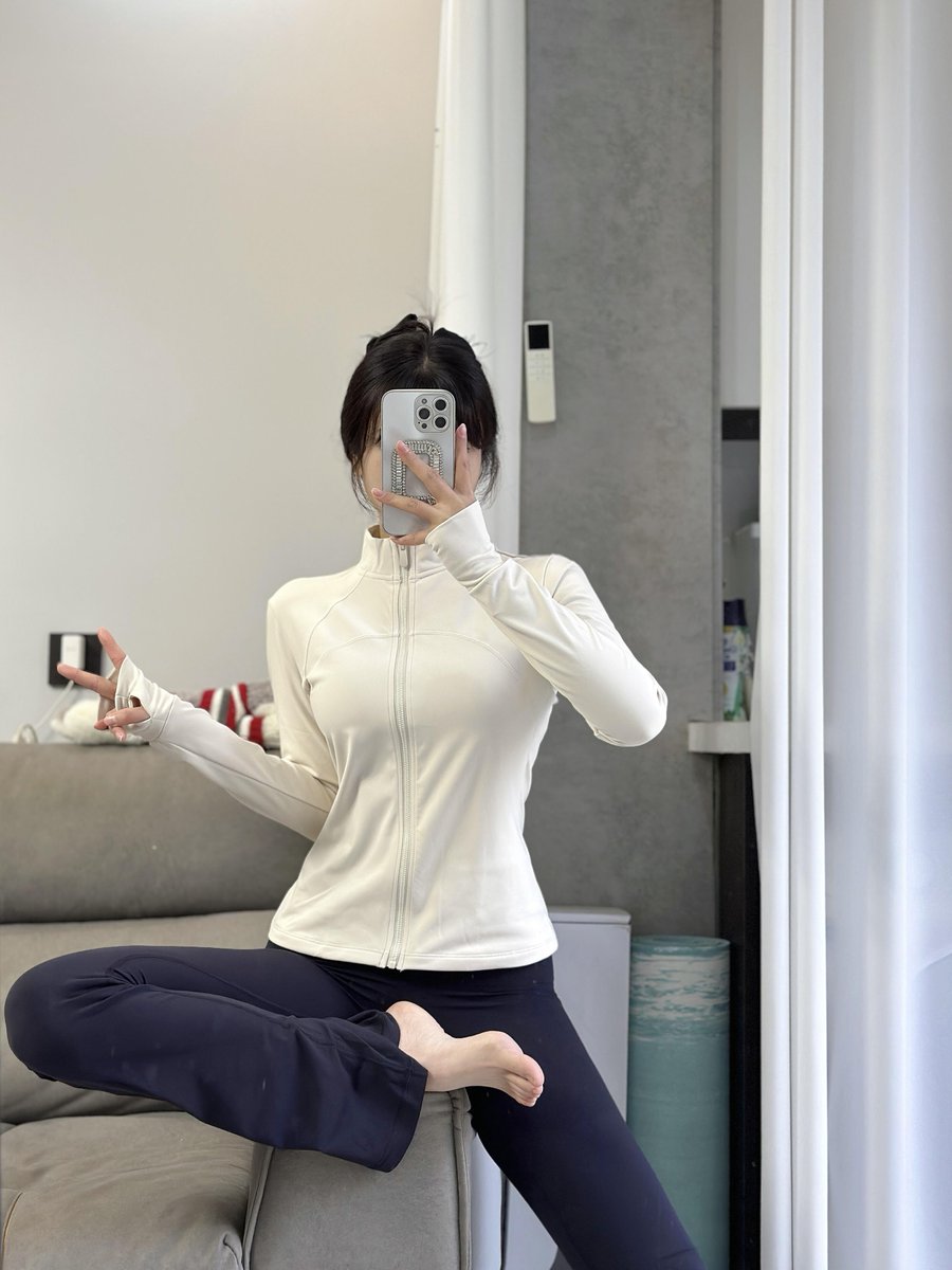 Home is where the health is. 🏡💚
#HomeFitness #HealthyHabits #DailyWorkout