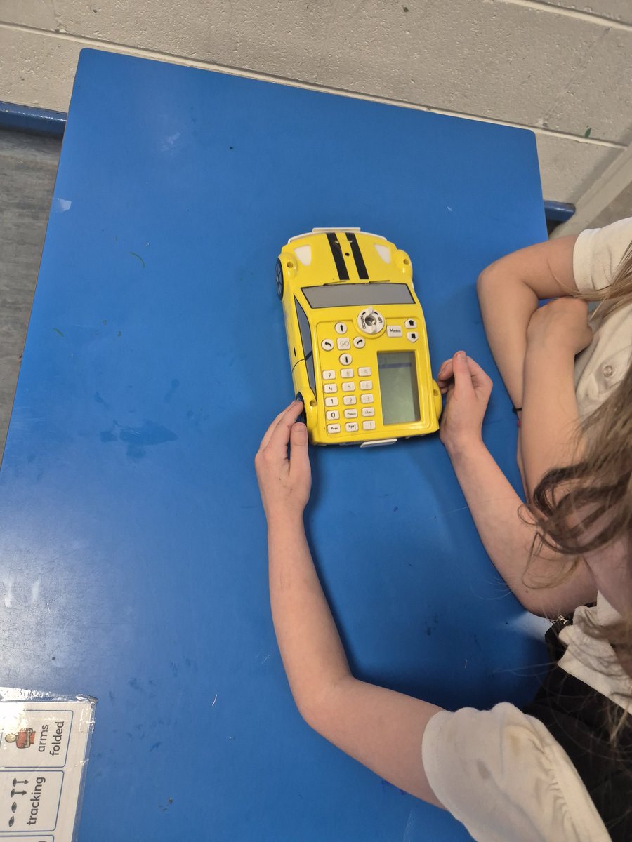 1JB_HCPLA's tweet photo. In Year 1, we explored the use of Bee-Bots! We had fun using the different buttons. @HighCragsPLA https://t.co/tVpoPF0Q8q