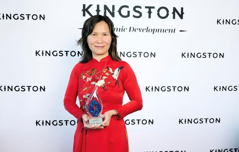 Congratulations to WE-CAN client Phuong MacNeil of Handy Fairies, winner of the Inspirational Entrepreneur Award at the Newcomer Entrepreneur Awards sponsored by the Kingston Ec Dev in partnership with Kingston Immigration Partnership. 

Learn more at handyfairies.com.