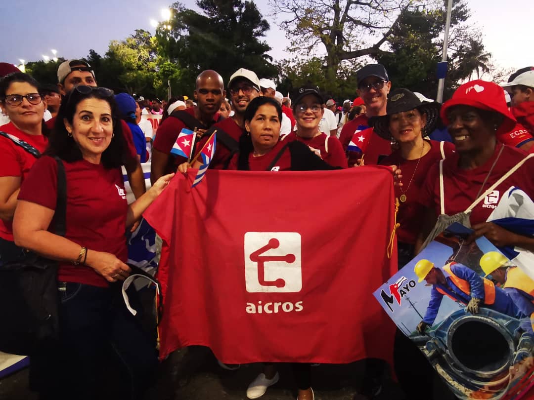 Aicros1's tweet image. *Representación de #aicros y nuestra MPM #aiTec en el Desfile por el 1ero de Mayo*

#PorCubaJuntosCreamos 
#Cuba