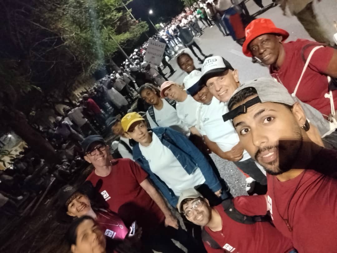 Aicros1's tweet image. *Representación de #aicros y nuestra MPM #aiTec en el Desfile por el 1ero de Mayo*

#PorCubaJuntosCreamos 
#Cuba