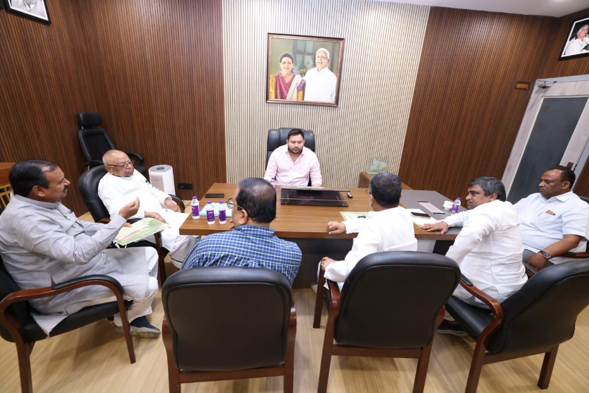 Office of Tejashwi Yadav (@tejashwioffice) on Twitter photo पार्टी के आगामी कार्यक्रम “सामाजिक न्याय परिचर्चा” की तैयारियों के संदर्भ में पार्टी नेताओं के साथ वार्ता करते माननीय नेता प्रतिपक्ष श्री <a href="/yadavtejashwi/">Tejashwi Yadav</a> जी! #RJD #TejashwiYadav #Bihar पार्टी के आगामी कार्यक्रम “सामाजिक न्याय परिचर्चा” की तैयारियों के संदर्भ में पार्टी नेताओं के साथ वार्ता करते माननीय नेता प्रतिपक्ष श्री <a href="/yadavtejashwi/">Tejashwi Yadav</a> जी! #RJD #TejashwiYadav #Bihar