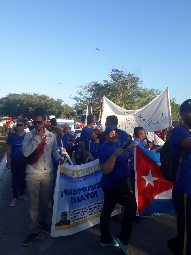 Aquí no se rinde nadie. #Cuba reafirma su firme decisión este #1Mayo a lo largo de sus calles y plazas con el pueblo como protagonista #PorCubaJuntosCreamos