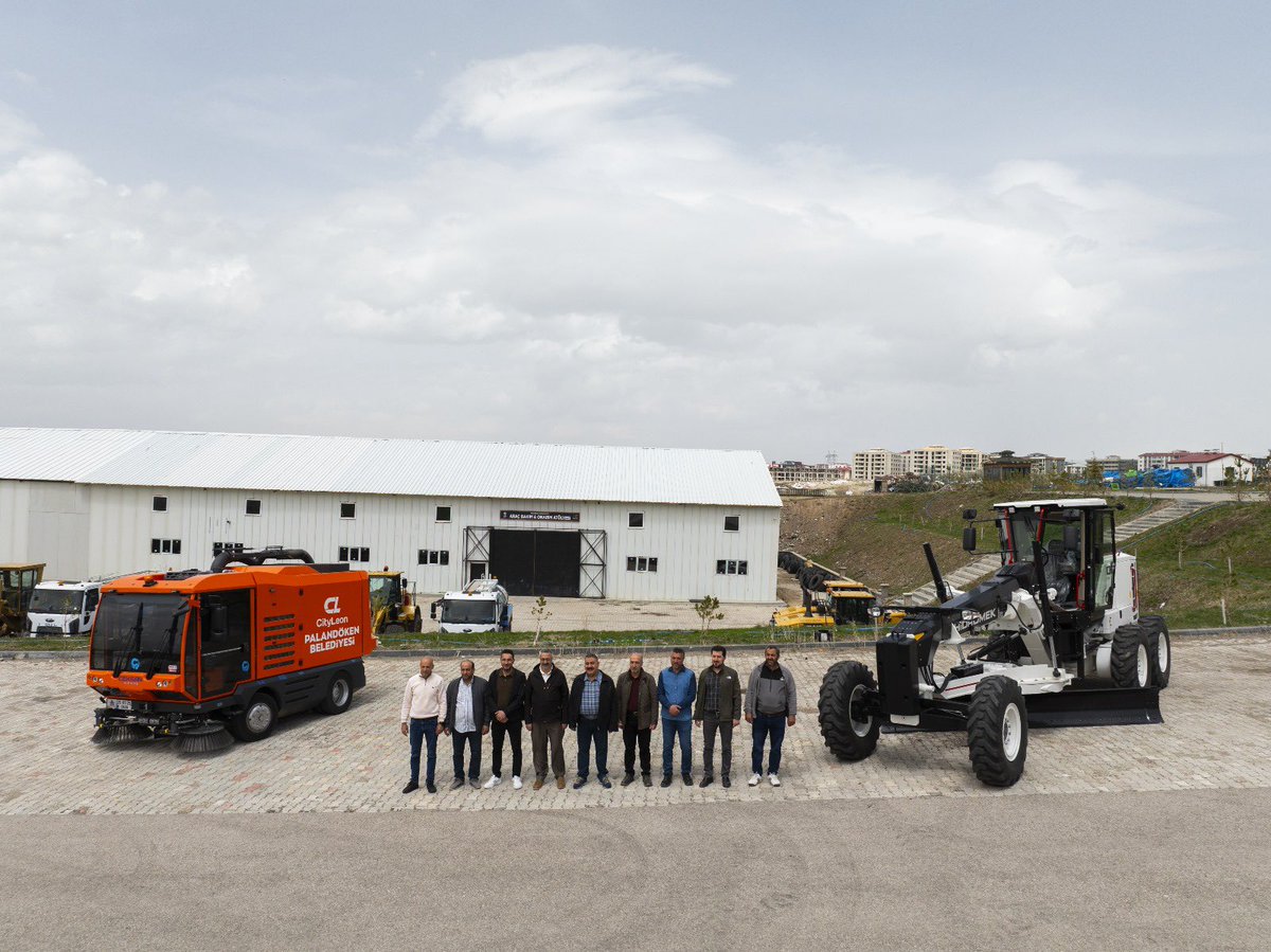 • Bir Greyder, bir süpürme aracı daha filomuza katıldı!
Hizmet gücümüze güç kattık.
Palandöken’imize hayırlı, uğurlu olsun! <a href="/avibrahimK/">İbrahim KÜÇÜKOĞLU</a> <a href="/DurmuKilic/">Durmuş KILIÇ</a>
