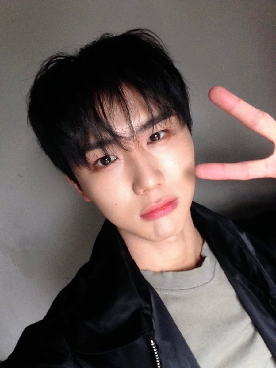 [#종형] 사랑은 비를 타고 첫공!
정말 비를 타고 만난 동현아(형님)
앞으로 더 친하게 지내자요🫶🏻☔️
궂은 날씨에도 응원 와준 아리들 고마워요❤️💙