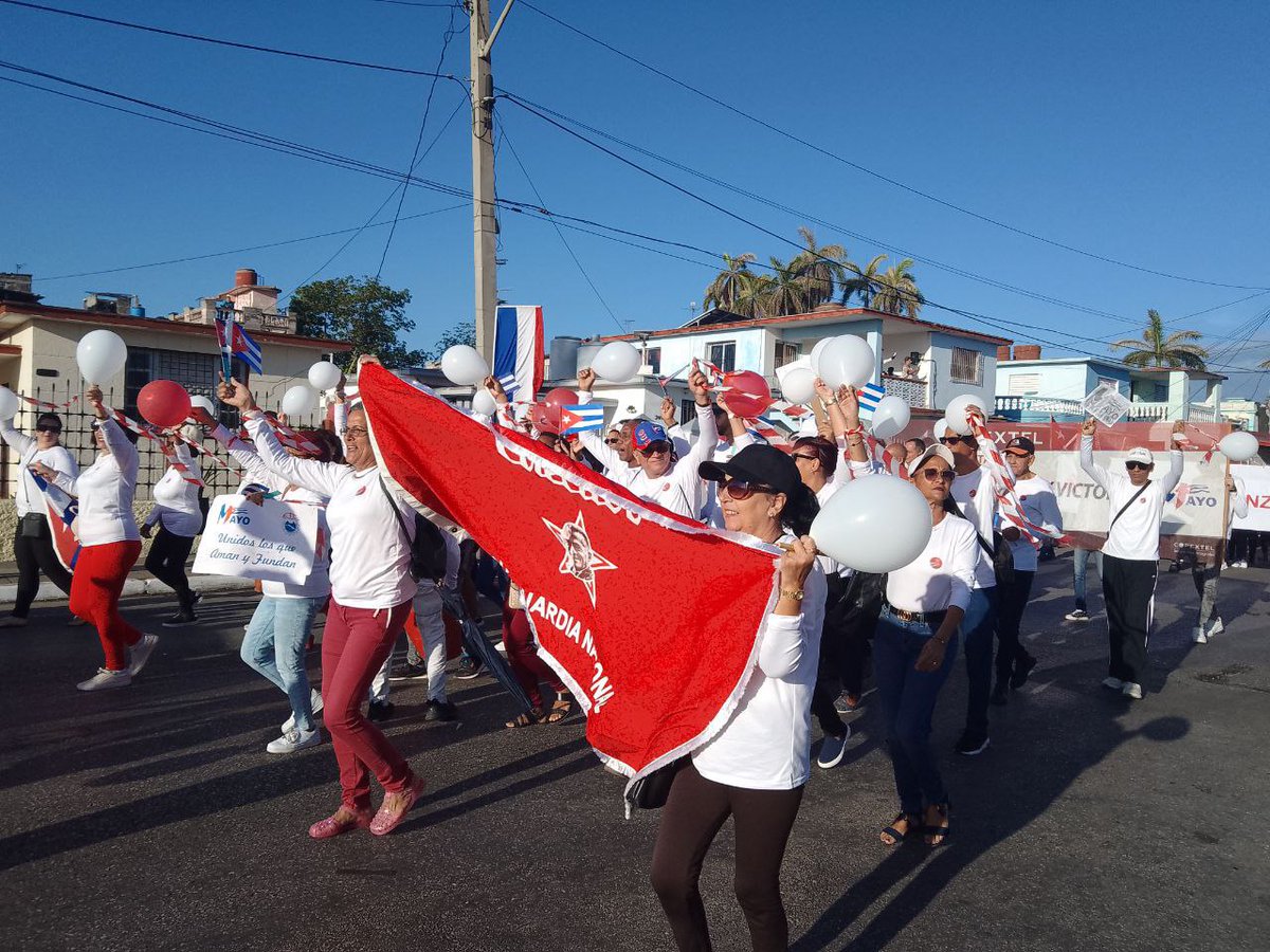 Yanay47409's tweet photo. #TVYumuri El pueblo matancero en celebración del Día internacional de los trabajadores #PorCubaJuntosCreamos https://t.co/XjSwaQraI1