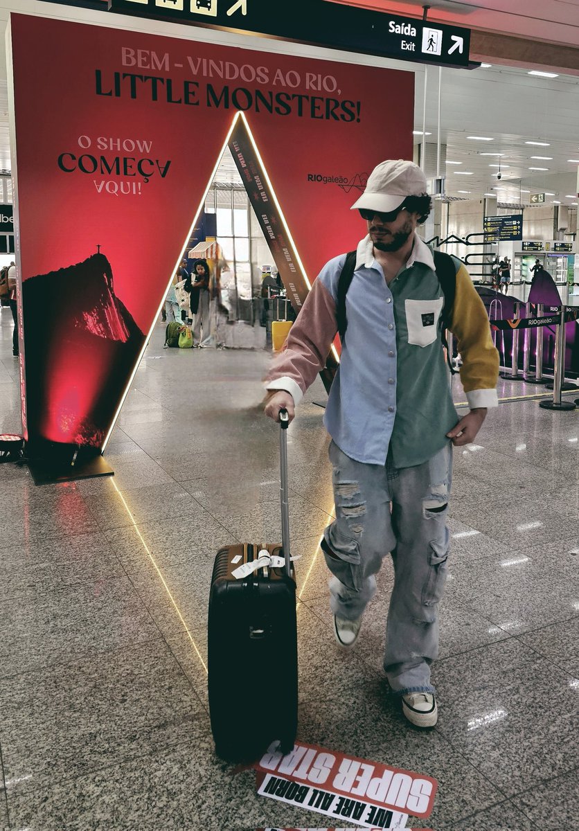 erickandr4de's tweet image. Ontem tive um estresse tão grande com o hotel cancelando nossa hospedagem na hora de fazer o check in, mas apesar de tudo, nenhuma bad vai superar todas as experiências que tô tendo aqui. E olhe que nem chegou dia 3 ainda. Gaga, mulher, tu tas fazendo história! 🥹