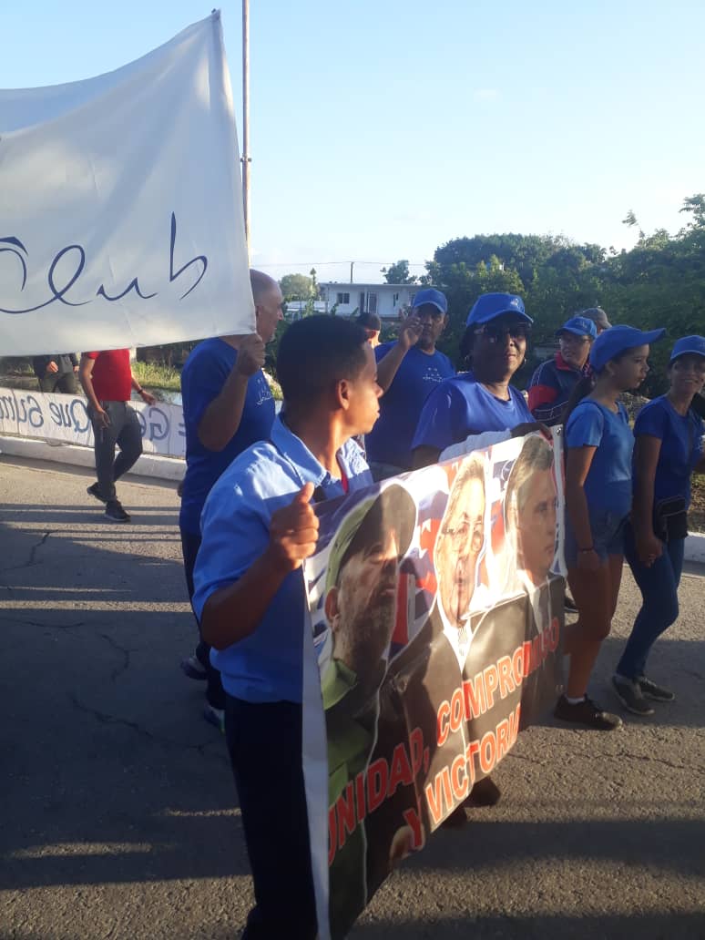 Aquí no se rinde nadie. #Cuba reafirma su firme decisión este #1Mayo a lo largo de sus calles y plazas con el pueblo como protagonista #PorCubaJuntosCreamos