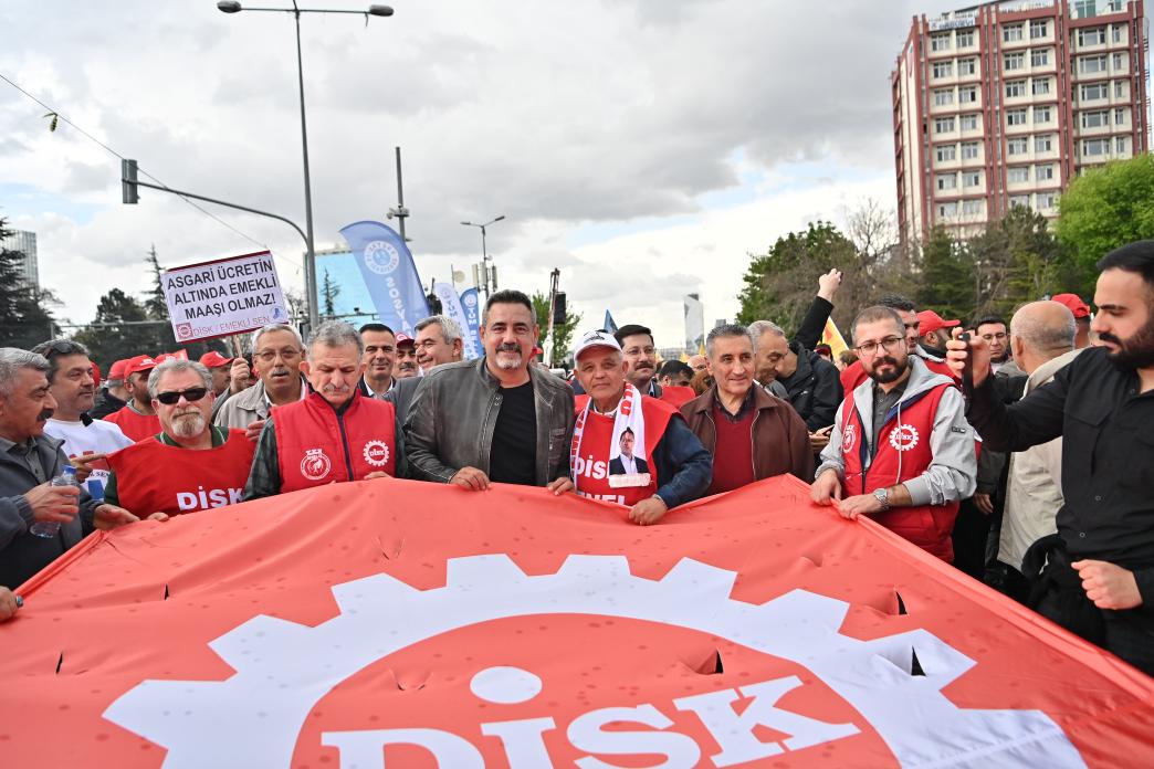 Alanlardayız.. Yaşasın 1 Mayıs..
#1mayıs #1mayisemekvedayanismagunu