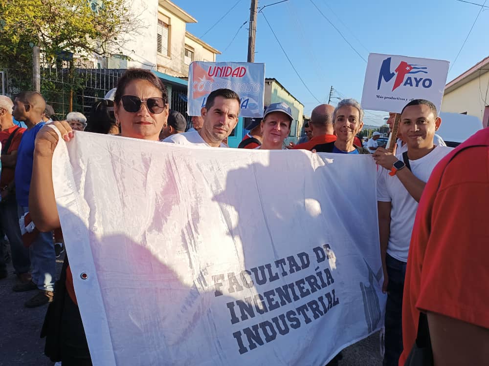 RaynelisL967's tweet photo. Por Cuba lo más Grande.Presentes la facultad de Ingeniería Industrial de la Universidad de Matanzas https://t.co/OZIcnKIzk1