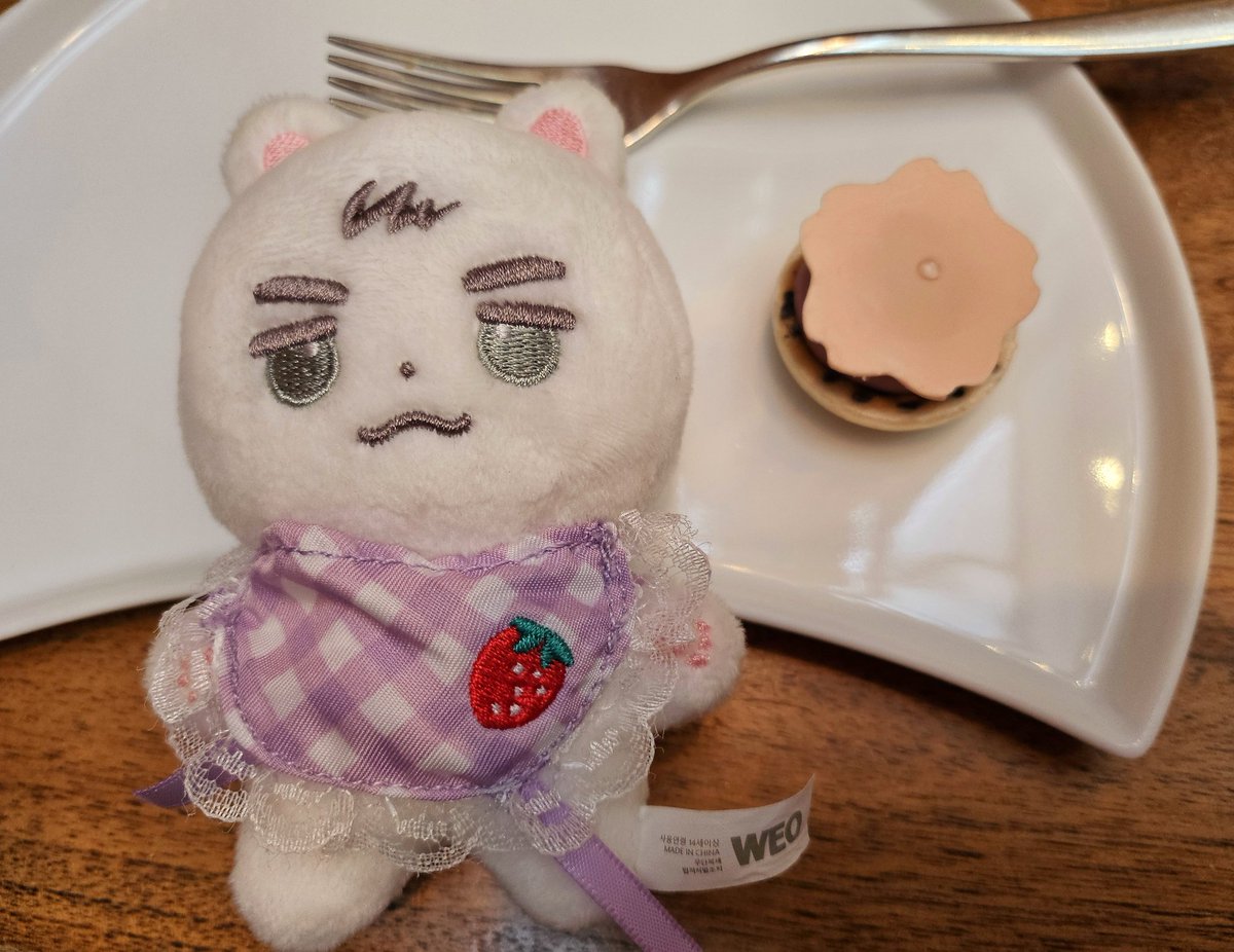 一口サイズの桜ラズベリーモナカが美味しい🍴💕