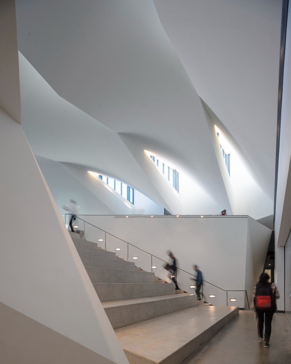 🎉 Exciting news! Doors Open 2025 is just around the corner and event details are now available on the website.

View the full #DOT25 program and get ready to explore the many sides of our playful city May 25 &amp; 25!

toronto.ca/explore-enjoy/…

📷St. Lawrence Market North Building