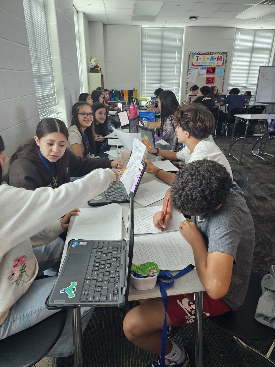 Exploring tourism through a critical lens, our Native Speakers 3 students dive into article analysis and meaningful discussion! <a href="/DrAnthonyMS/">Anthony Middle School</a> <a href="/CFISDLOTE/">CFISD LOTE</a>