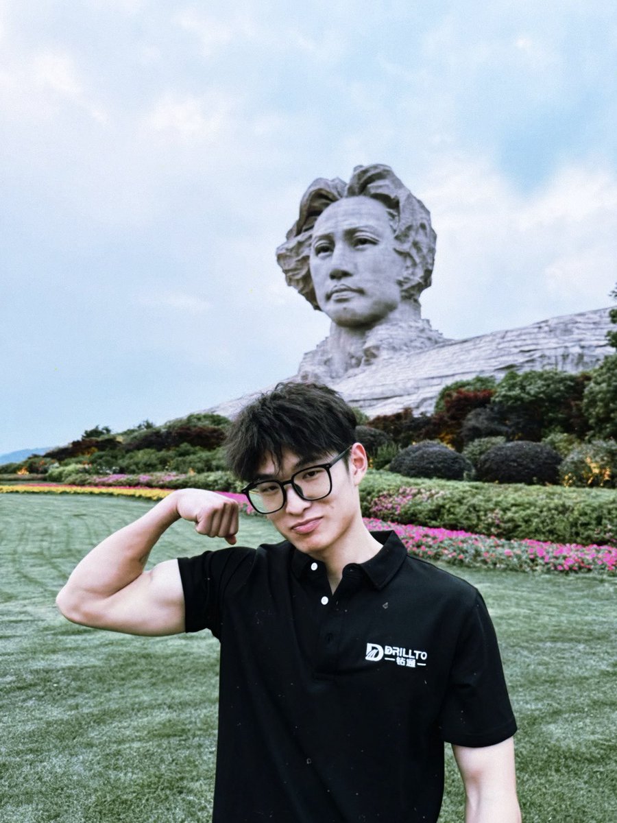 UTxk384's tweet photo. 帅是一种感觉😗😗 https://t.co/Rmgd3L21TJ