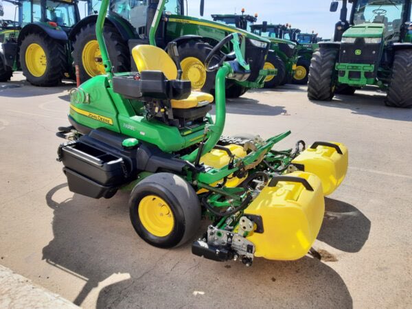 JacobShellis's tweet image. 🔥Another Hot Deal Just Landed!🔥

John Deere 2750E E-Cut Hybrid Triplex Mower with 1850 hours on the clock!

Fully serviced and just through our workshop — freshly re-ground with full relief and a brand-new bottom blades. Ready to hit the turf running!

Specs:
•3WD | 19.6hp…