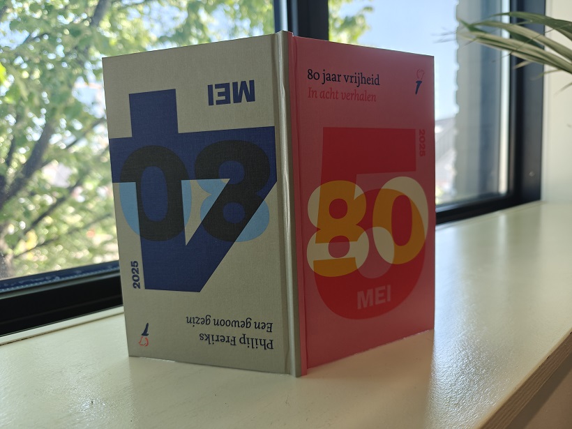 Het is 80 jaar geleden dat WOII eindigde. Een moment om stil te staan bij vrijheid, herdenken en vieren. Het Nationaal Comité 4 en 5 mei bracht een speciaal boekje uit. Lezenswaardig! Overigens zijn alle bibliotheeklocaties op maandag 5 mei gesloten. 
#deBibliotheekSchiedam