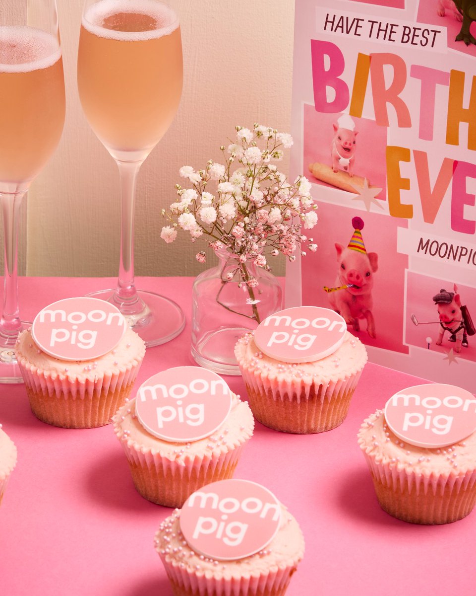 Hummingbird Bakery (@hummingbbakery) on Twitter photo Cakes, cards & a whole lot of fun! We’ve teamed up with <a href="/moonpig/">Leigh O'Riordan</a> for their 25th birthday 🎂
🎁 Limited-edition plushie cupcake bundles
🧁 FREE cupcakes in-store Fri 2 May
💌 FREE card with every May purchase
Don’t miss out → bit.ly/3SfHWCt Cakes, cards & a whole lot of fun! We’ve teamed up with <a href="/moonpig/">Leigh O'Riordan</a> for their 25th birthday 🎂
🎁 Limited-edition plushie cupcake bundles
🧁 FREE cupcakes in-store Fri 2 May
💌 FREE card with every May purchase
Don’t miss out → bit.ly/3SfHWCt