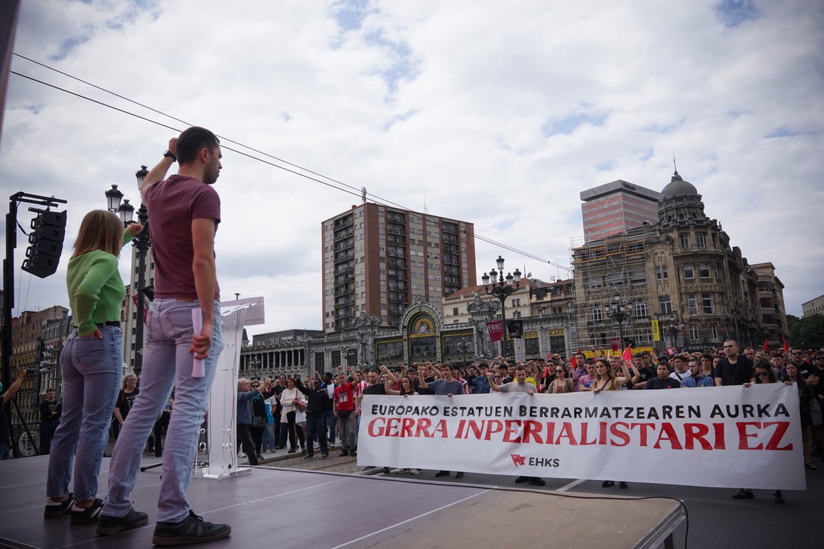 🚩 Maiatzaren Lehen honetan nazioarteko alderdi iraultzaile handiak eraikitzeko premia nabarmentzen dugu; langileriaren eskubide politikoak defendatzeko eta gerra inperialistaren aurka borrokatzeko!

Gora iraultza sozialista!