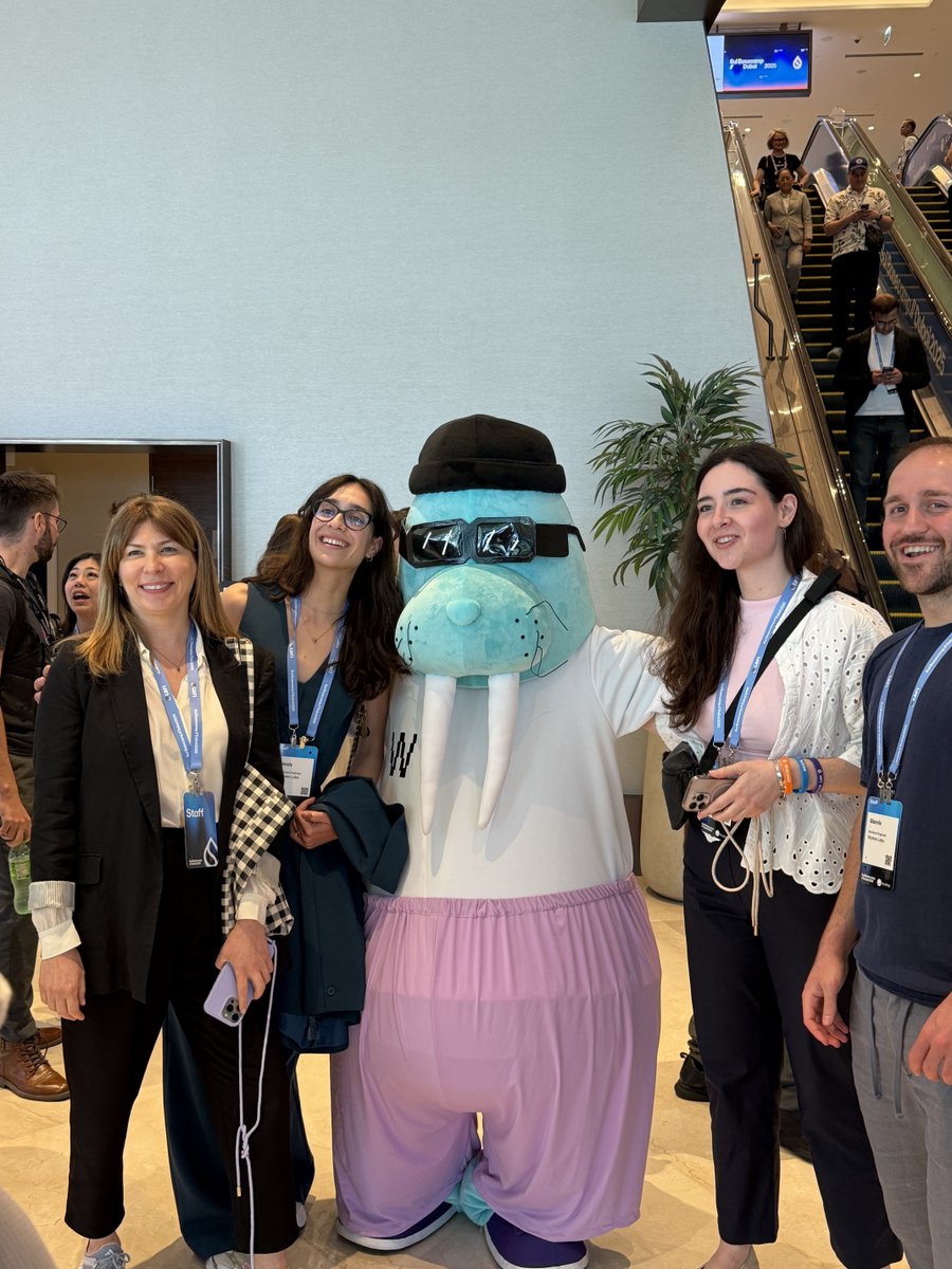 WalrusProtocol's tweet image. A wild Walrus (and @mini_cto!) appears.

#SuiBasecamp goers, have you encountered the @WalrusProtocol Wally yet or not?