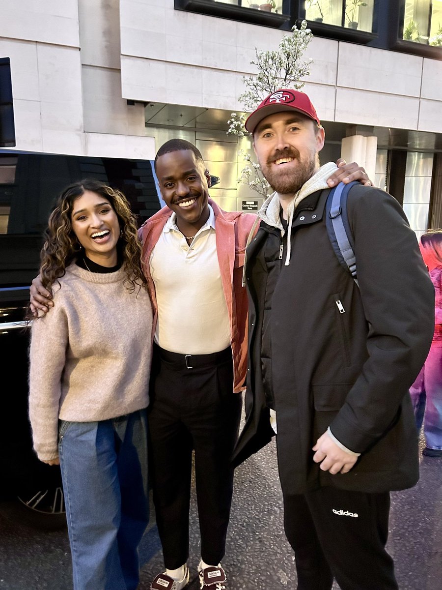 #DoctorWho Finale! Wish World &amp; The Reality War, booked! Backrow, recliner seat! Ice Cold Coke and Sweets ready! Who Shirt ordered! I'm going all out! 
31st May! ABSOLUTELY BUZZING! #GetBelindaHome <a href="/cineworld/">Cineworld</a> <a href="/CinemaLiveInfo/">CinemaLive</a>