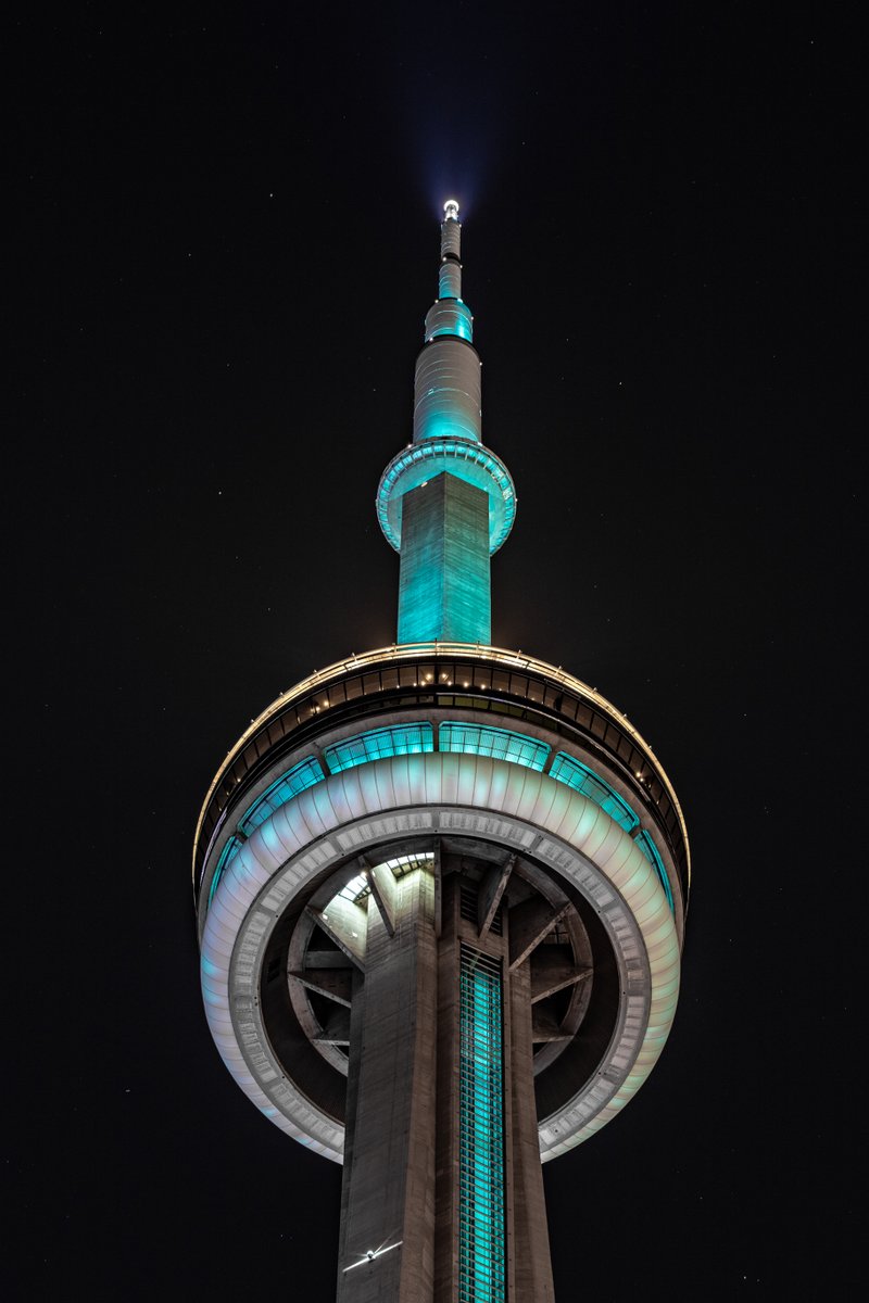 Tonight the #CNTower will also be lit yellow, grey and teal for Brain Cancer Awareness Month / Ce soir, la #TourCN sera également illuminée en jaune, gris et sarcelle pour le Mois de sensibilisation au cancer du cerveau.