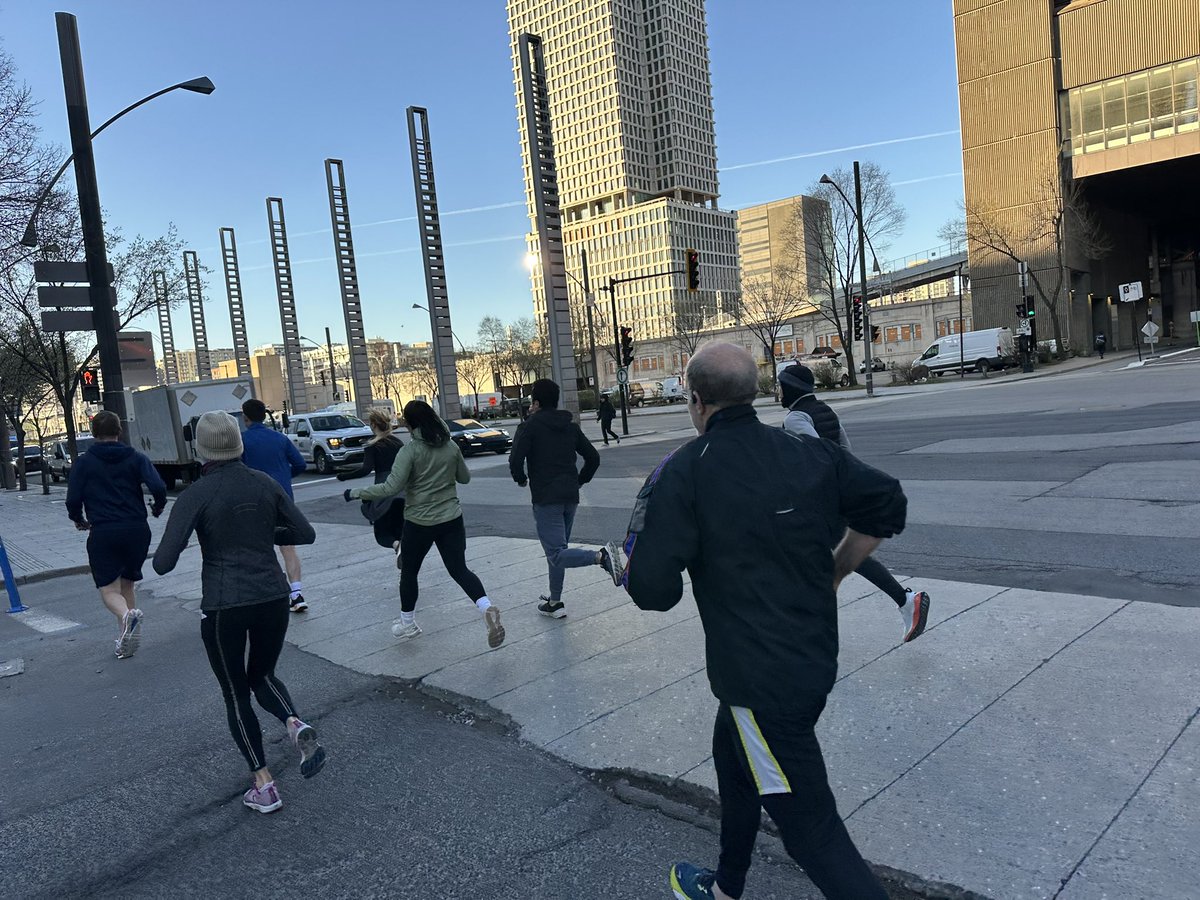 Cold temps but warm vibes! Our ASPO Fun Run runners braved the chilly Montreal morning to start the day!