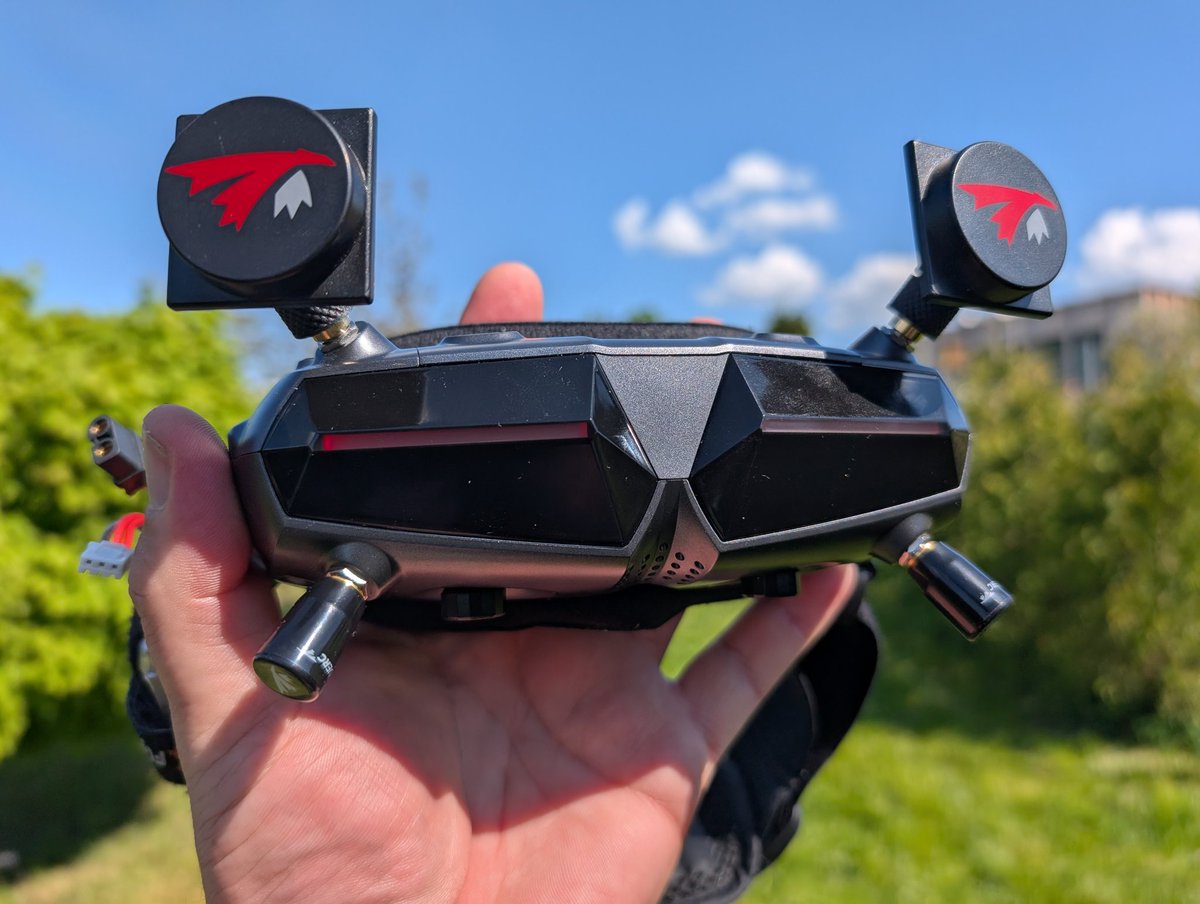 ShrekBursa's tweet image. Dnes se na zahradě grilovalo a žena mi dovolila si vzít na zahradu hračky 😎

#FPVRelax #Walksnail