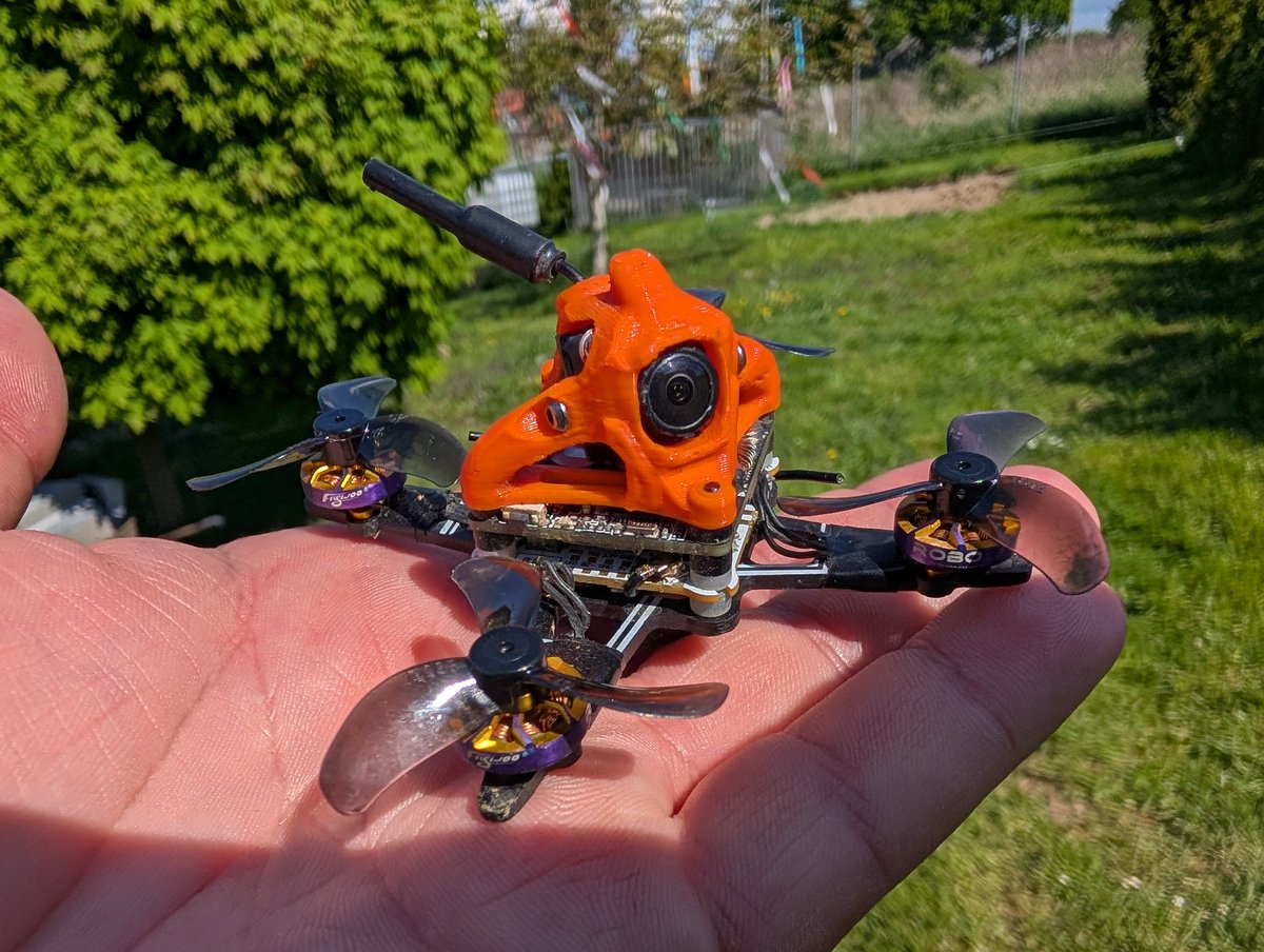 ShrekBursa's tweet image. Dnes se na zahradě grilovalo a žena mi dovolila si vzít na zahradu hračky 😎

#FPVRelax #Walksnail