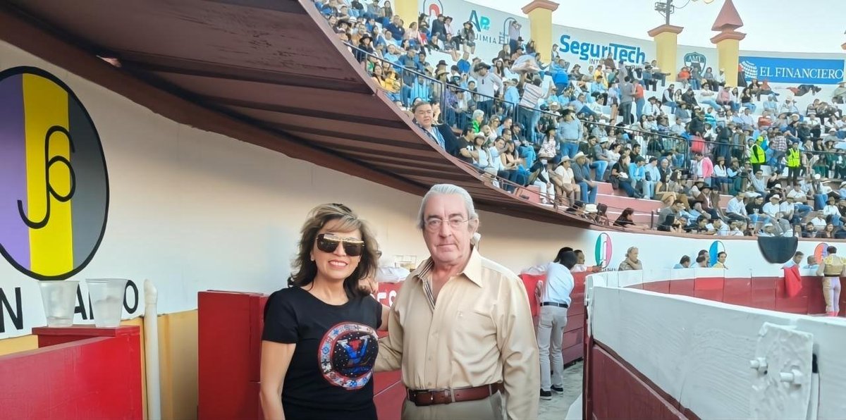 Gracias matador Curro Leal! por haber confiado en mi desde que inicié a trabajar. Eres el primer empresario de La Plaza México y de otras de tus plazas como Texcoco en haberme dado una acreditación para el callejón en los 90's cuando a la mujer no se le permitía estar ahí.
