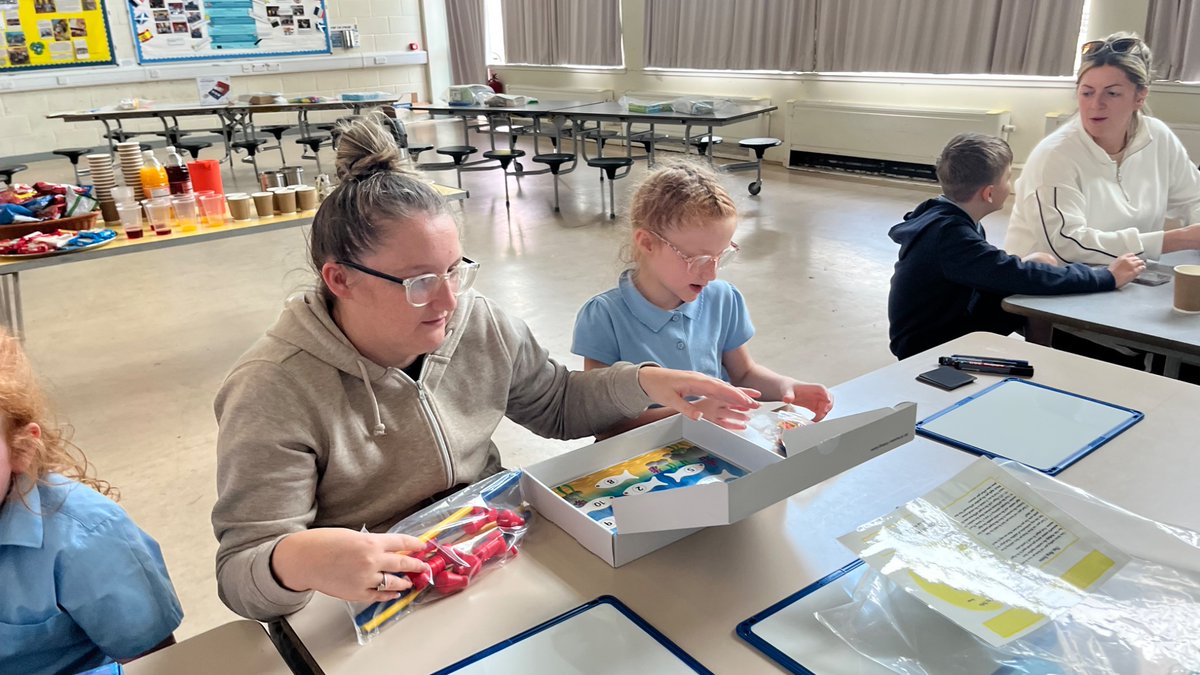 StBernardsPS's tweet image. ✨ Today we hosted some of our P4 families at #PlayAlongMaths .
Parents &amp;amp; pupils learned about the programme and chose their first play along pack. We look forward to welcoming you next week for session2! 🛍️🎲 #FamilyLearning #Numeracy