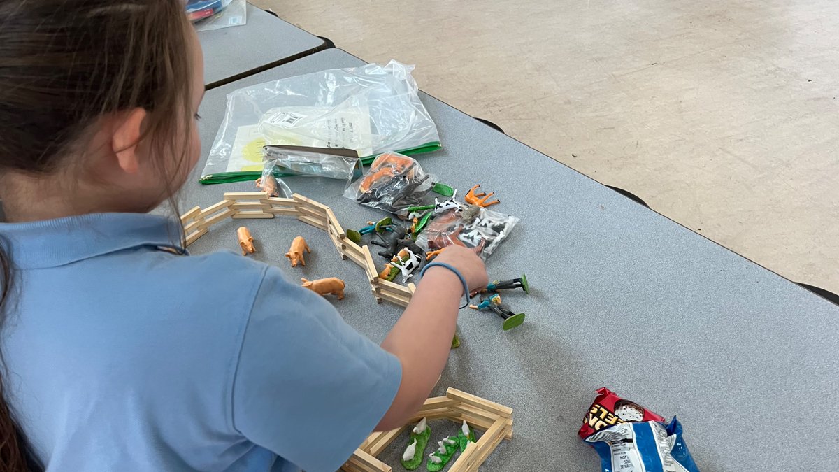 StBernardsPS's tweet image. ✨ Today we hosted some of our P4 families at #PlayAlongMaths .
Parents &amp;amp; pupils learned about the programme and chose their first play along pack. We look forward to welcoming you next week for session2! 🛍️🎲 #FamilyLearning #Numeracy