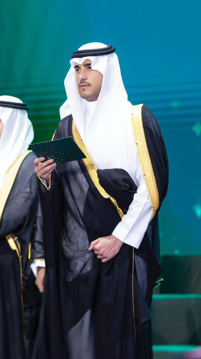 من القلب, أرفع أسمى آيات التهاني والتبريكات 
لصاحب السمو الملكي
الأمير سعود بن نايف بن عبد العزيز "حفظه الله"
 #أمير_المنطقة_الشرقية
و لصاحب السمو الملكي 
الأمير عبد العزيز بن سعود بن نايف "حفظه الله"
 #وزير_الداخلية 
بمناسبة تخرج صاحب السمو الملكي الأمير نايف بن عبد العزيز بن