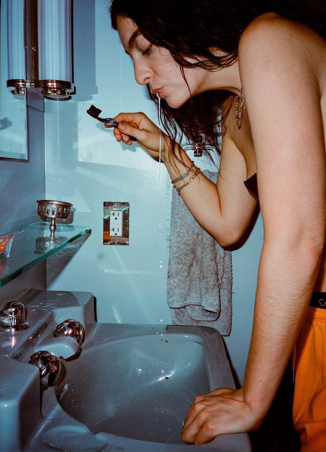 TheLordeCult's tweet photo. “Everyone's good at everything, and I kind of don't care. Show me what it looks like when you are bad. Show me how it looks when you get it wrong. It feels like that's what's at stake to me.”

– Lorde on her current philosophy https://t.co/8CQAh0Peau