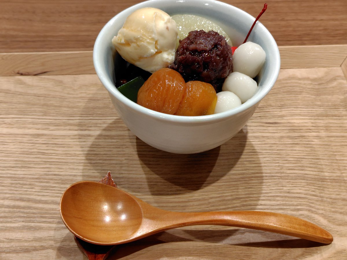 今日って八十八夜なんですってね。店主さんから伺って初めて知りました。
お茶はサービスの番茶を美味しくいただいた不風流なわたしです。