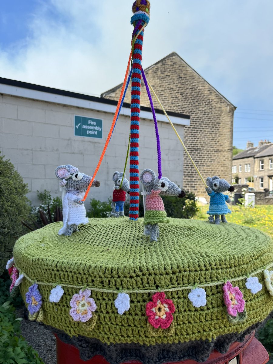 Happy #MayDay #YarnBombers out in #Golcar #Huddersfield #Yorkshire #PostBoxToppers #crochet 🐁 🐭 🧶 😍