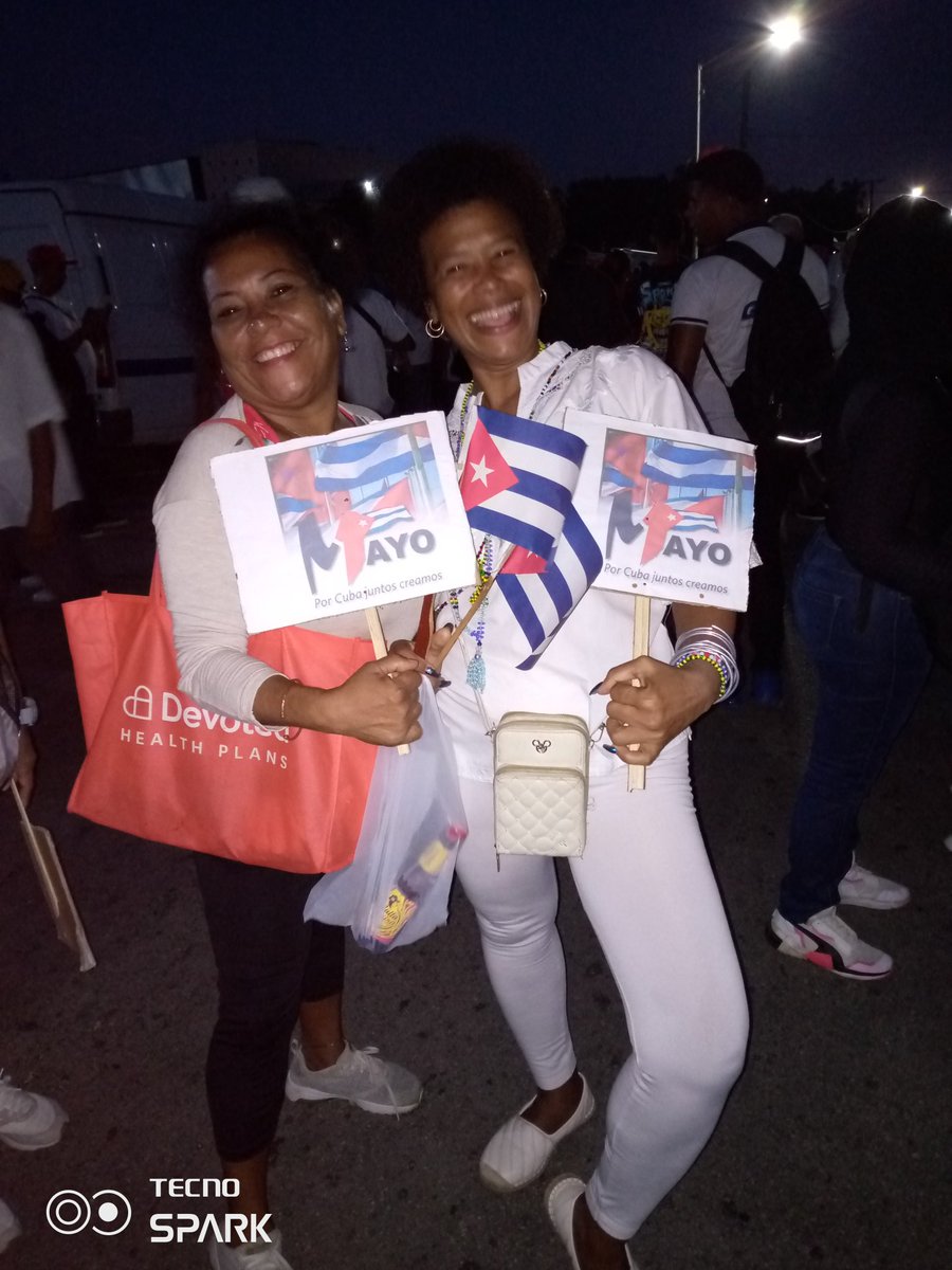 Feliz día Internacional de los Trabajadores, esta de fiesta el movimiento obrero. El  Ejercito d Batas Blancas del Policlínico José Martí decimos PRESENTE, todos a la Plaza a desfilar reafirmando nuestras conquistas #PorCubaJuntosCreamos 
#Santiagodecuba