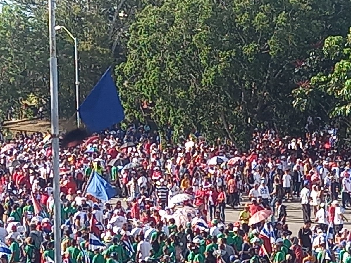 Extraordinaria respuesta del pueblo de #LasTunas  en el desfile #PorLasTunasLaVictoria #SíSePuede