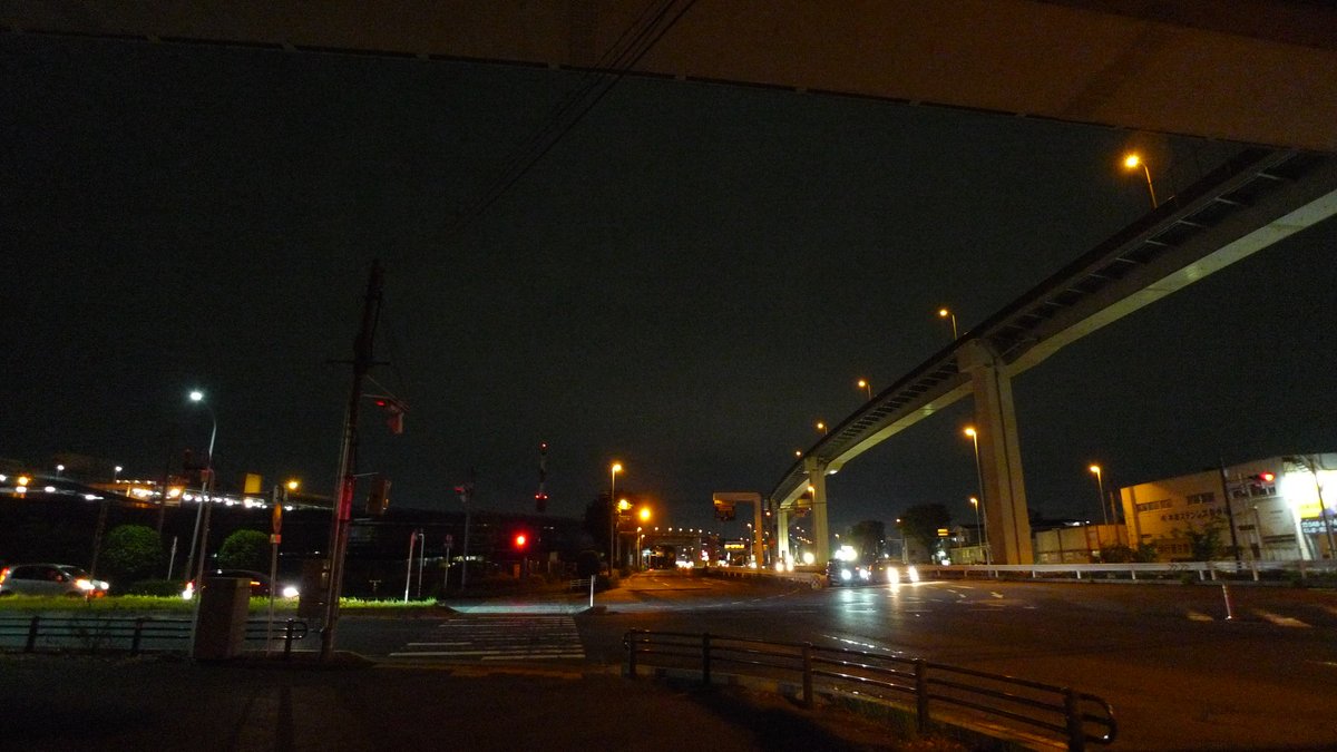 hikaku_camera's tweet photo. 【デジカメ画像比較】　夜　高速道路入口　「KODAK コダック PIXPRO FZ55」「パナソニック LUMIX LX3　+　ワイコン　DMW-LW46」「キャノン Powershot V10」「iPhone XR」　#PIXPRO　#FZ55　#LX3　#PowershotV10　#iphoneXR  #KODAK  #コダック　#LUMIX　#デジカメ比較　　　https://t.co/Y5AoprCGVo https://t.co/lNganVbHkJ