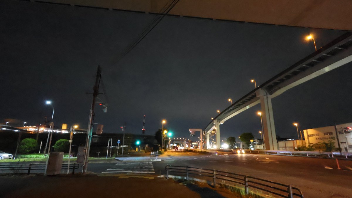 hikaku_camera's tweet photo. 【デジカメ画像比較】　夜　高速道路入口　「KODAK コダック PIXPRO FZ55」「パナソニック LUMIX LX3　+　ワイコン　DMW-LW46」「キャノン Powershot V10」「iPhone XR」　#PIXPRO　#FZ55　#LX3　#PowershotV10　#iphoneXR  #KODAK  #コダック　#LUMIX　#デジカメ比較　　　https://t.co/Y5AoprCGVo https://t.co/lNganVbHkJ