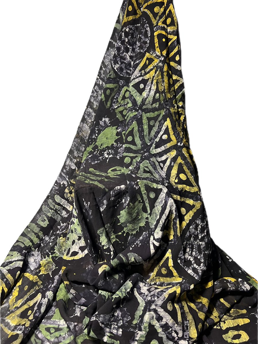 Adireclan_'s tweet photo. Chiffon Adire in frame 1&amp;2 :45,000
Ghana Batik in frame 3&amp;4 : 35,000 https://t.co/Ka1lLEdOsP