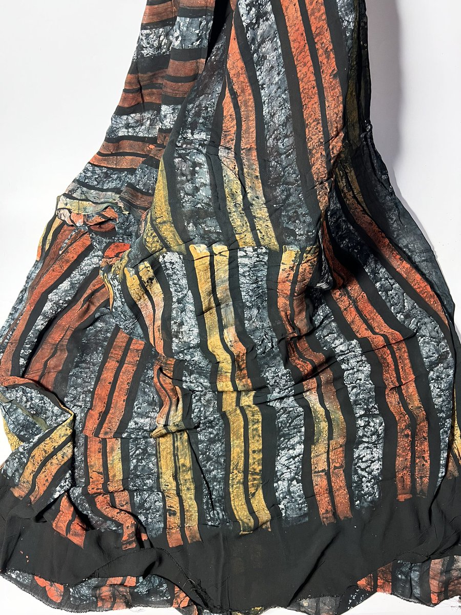 Adireclan_'s tweet photo. Chiffon Adire in frame 1&amp;2 :45,000
Ghana Batik in frame 3&amp;4 : 35,000 https://t.co/Ka1lLEdOsP