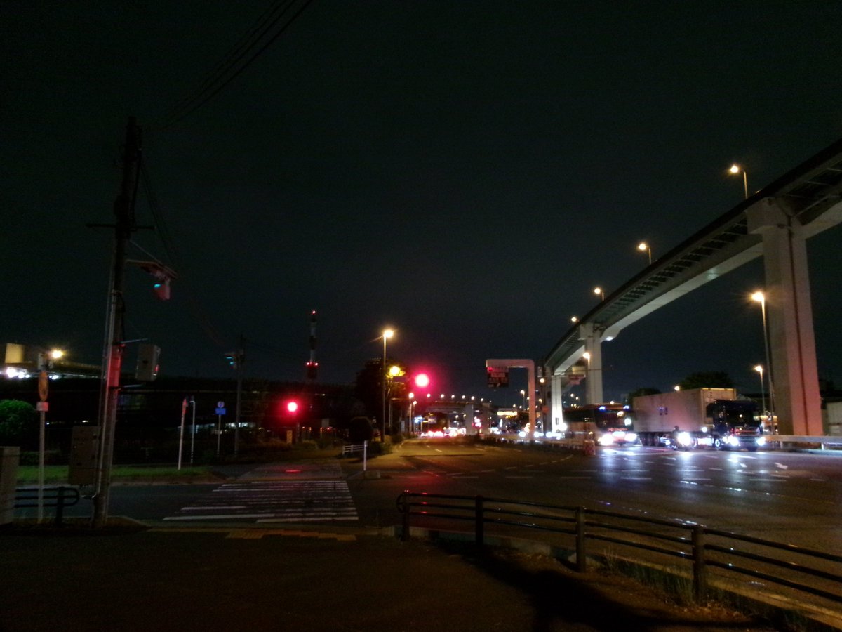 hikaku_camera's tweet photo. 【デジカメ画像比較】　夜　高速道路入口　「KODAK コダック PIXPRO FZ55」「パナソニック LUMIX LX3　+　ワイコン　DMW-LW46」「キャノン Powershot V10」「iPhone XR」　#PIXPRO　#FZ55　#LX3　#PowershotV10　#iphoneXR  #KODAK  #コダック　#LUMIX　#デジカメ比較　　　https://t.co/Y5AoprCGVo https://t.co/lNganVbHkJ