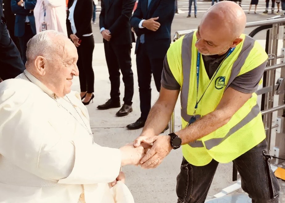 “Los gobernantes deben dar a todos la posibilidad de ganarse el pan, ya que esta ganancia les da dignidad. El trabajo es una unción de dignidad y esto es importante” Papa Francisco(2022). Día de San José  #DiaDelTrabajador  

En este #DiaDelTrabajo pidamos por los desempleados 🙏🏼