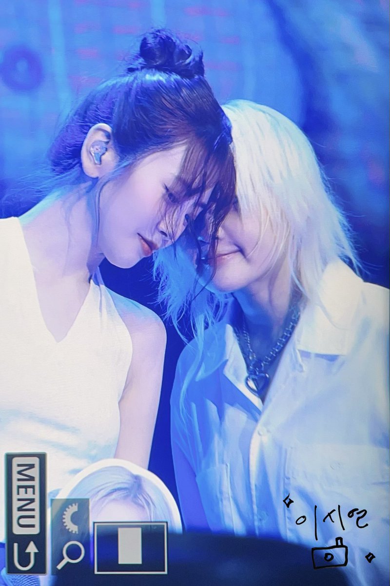 hourlysingji's tweet photo. PLEASE DONT SEPARATE THEM 😭💔 https://t.co/B59Dj7BXYx