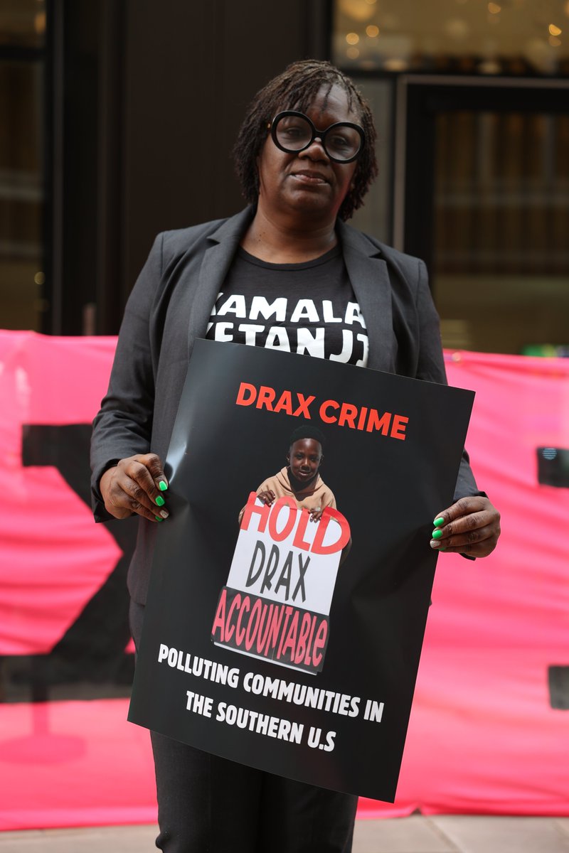 sbtcoalition's tweet photo. ❌DRAX ARE CLIMATE CRIMINALS❌

💰Today, Drax gathered with their shareholders to once again celebrate record profits from poisoning communities. https://t.co/iLQvMeTeh4