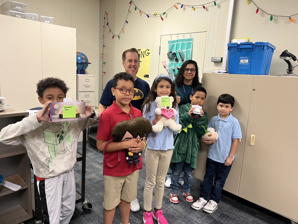 rstevens_rees's tweet photo. So excited for our @ReesStars who won raffle prizes, for their hard work and presentations during our @AliefTech #CreAteInnovation showcase! This wouldn’t be possible without our wonderful teachers!
@MrsGomez_Teach @Rees_TechLab @hurtadom2 @KathyCherryAP @MireyaFromTX https://t.co/AZhDEUvqdp